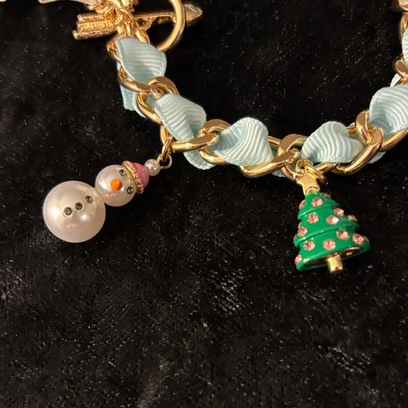 Betsey Johnson Christmas Charm Bracelet with Blue Ribbon NWT - Picture 3 of 8